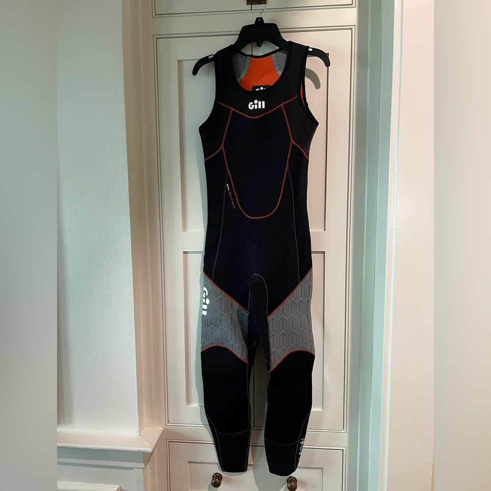 Gill junior skiff suit. 3mm neoprene. Excellent condition